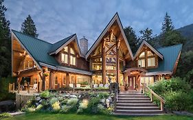 The Rockwell-Harrison Guest Lodge